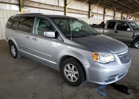 2013 Chrysler Town & Country Touring z USA, uszkodzony, nr VIN 2C4RC1BG3DR630136